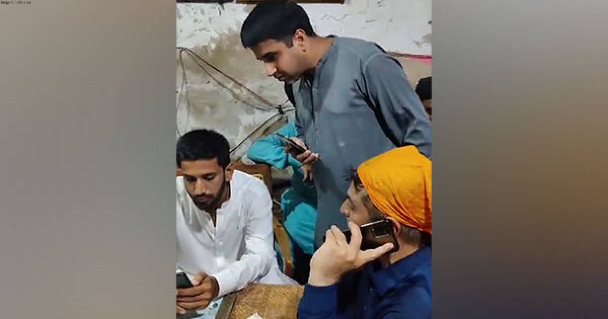Miscreants threaten Sikhs, forcibly stop kirtan at Gurdwara in Pakistan's Sindh